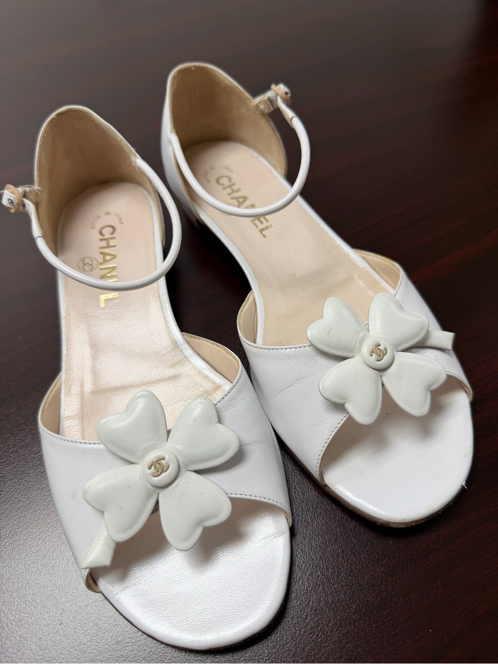 Vintage CHANEL White Leather Camellia Flower Sandals Size 37 Made in Italy